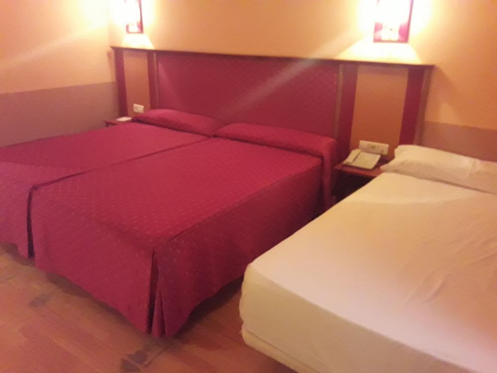 Hotel Fuente Las Piedras Кабра Екстериор снимка