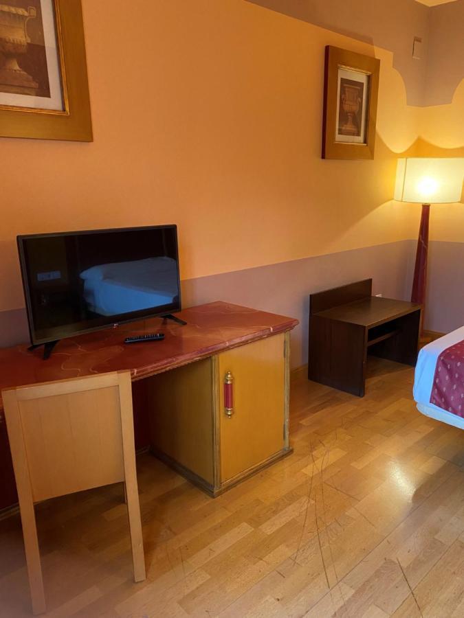 Hotel Fuente Las Piedras Кабра Екстериор снимка