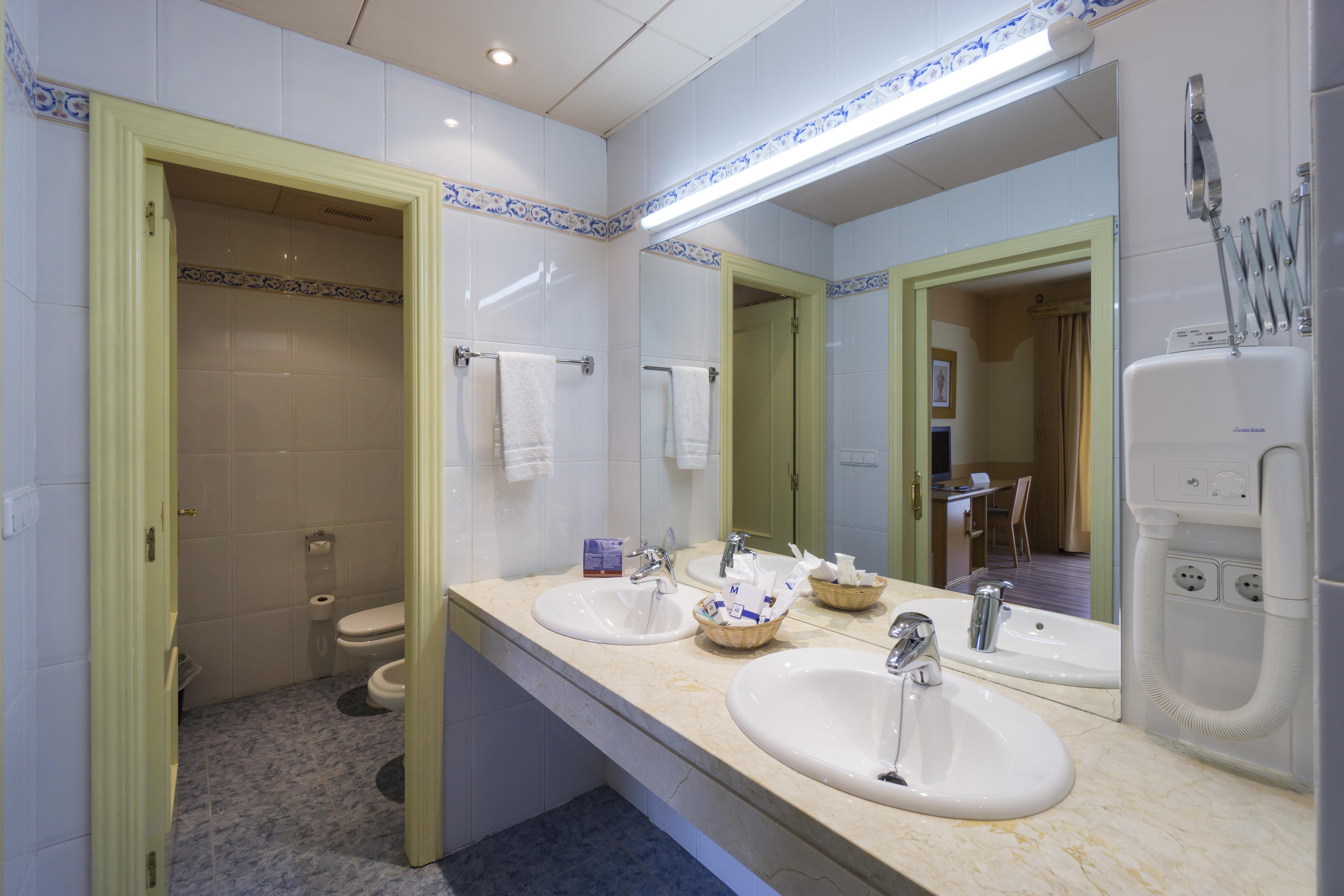 Hotel Fuente Las Piedras Кабра Екстериор снимка