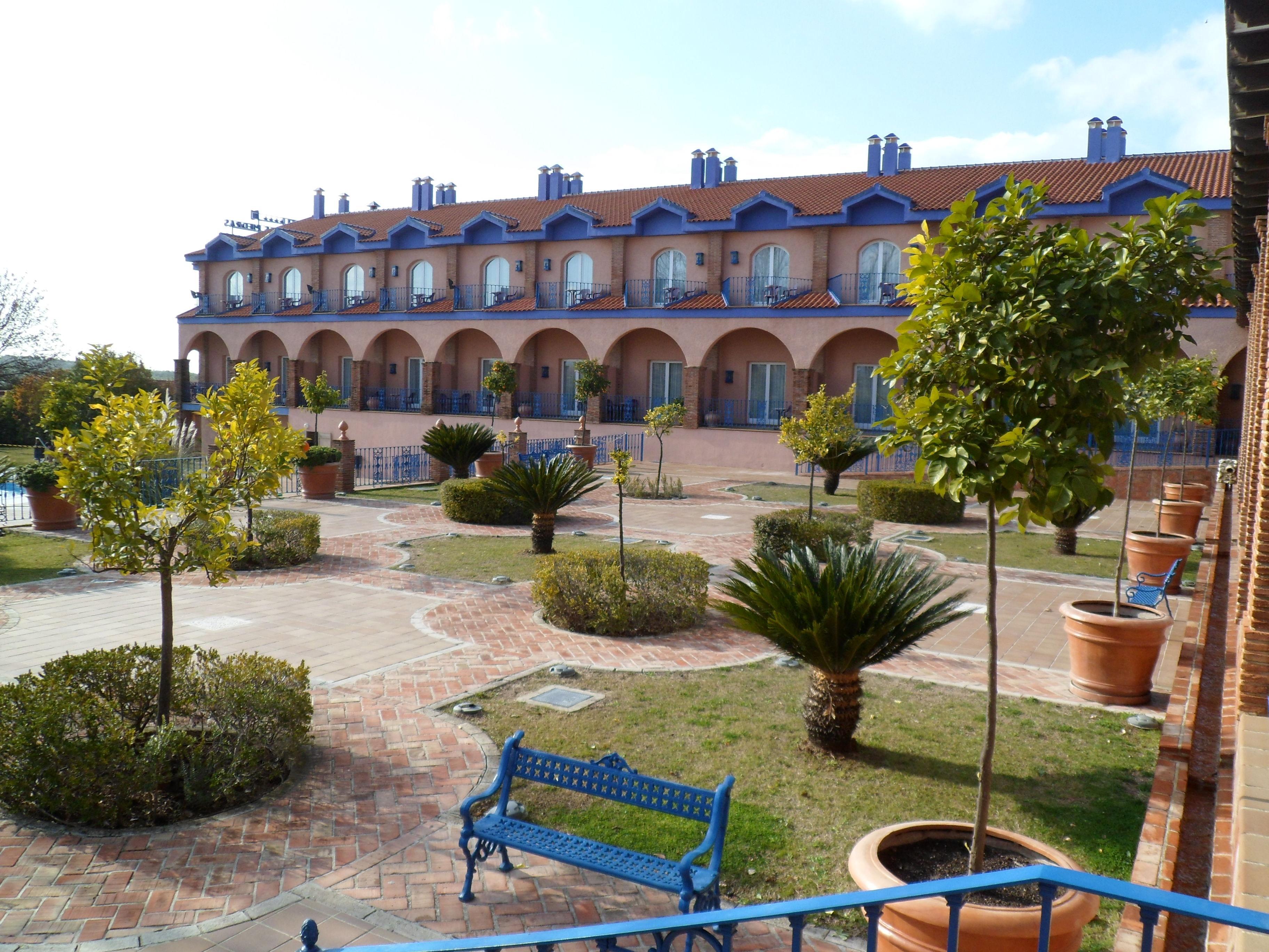 Hotel Fuente Las Piedras Кабра Екстериор снимка