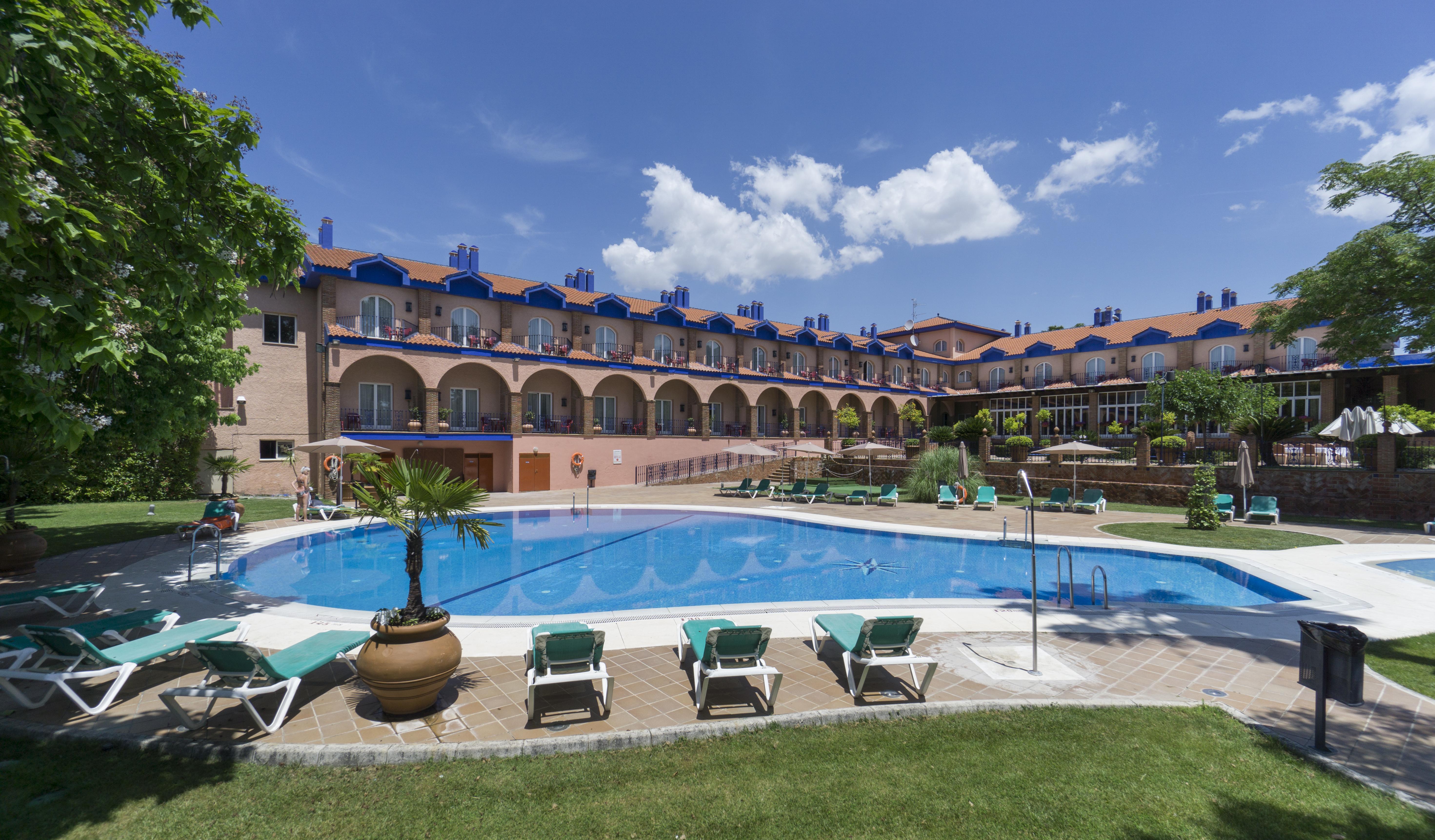 Hotel Fuente Las Piedras Кабра Екстериор снимка