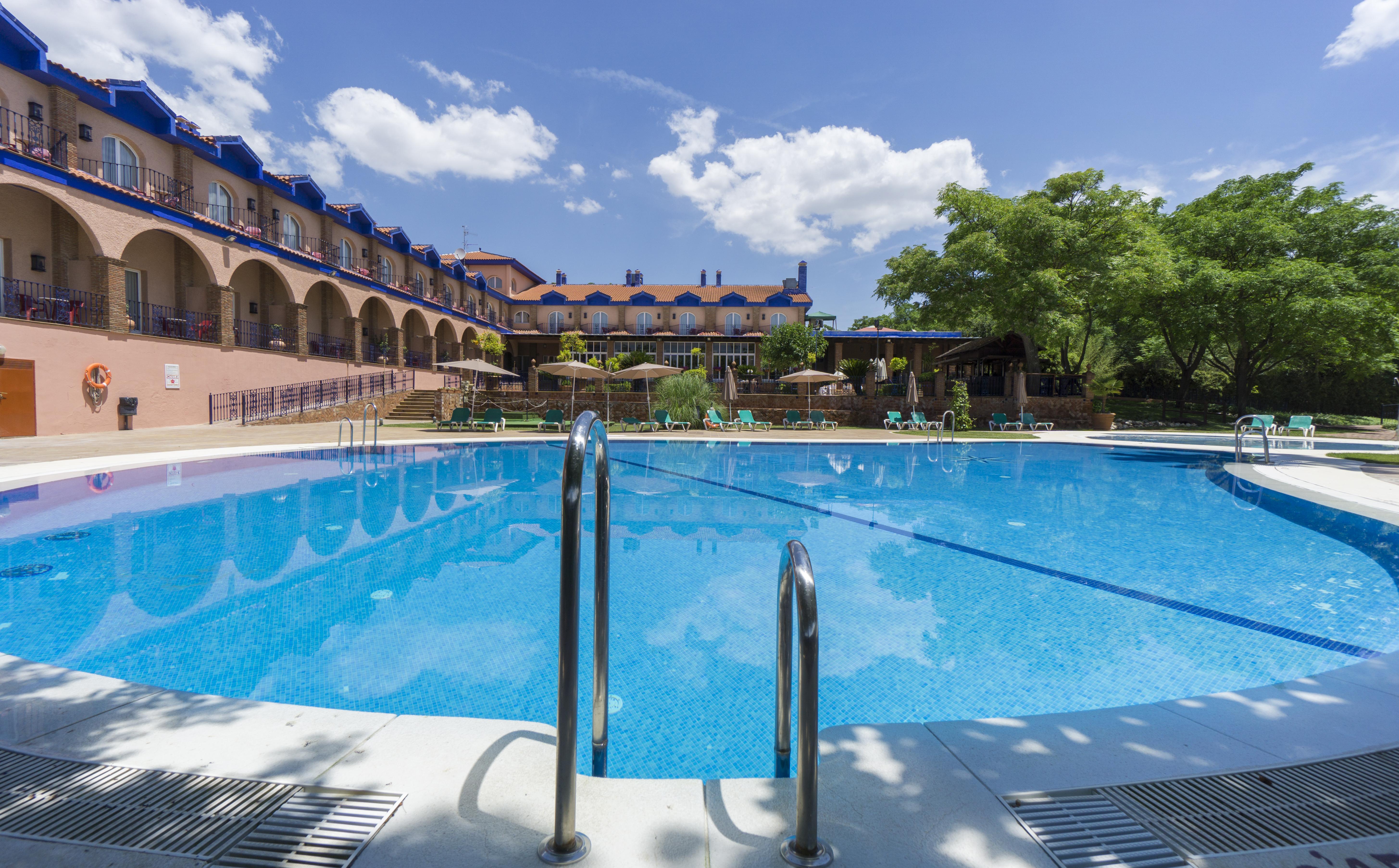 Hotel Fuente Las Piedras Кабра Екстериор снимка
