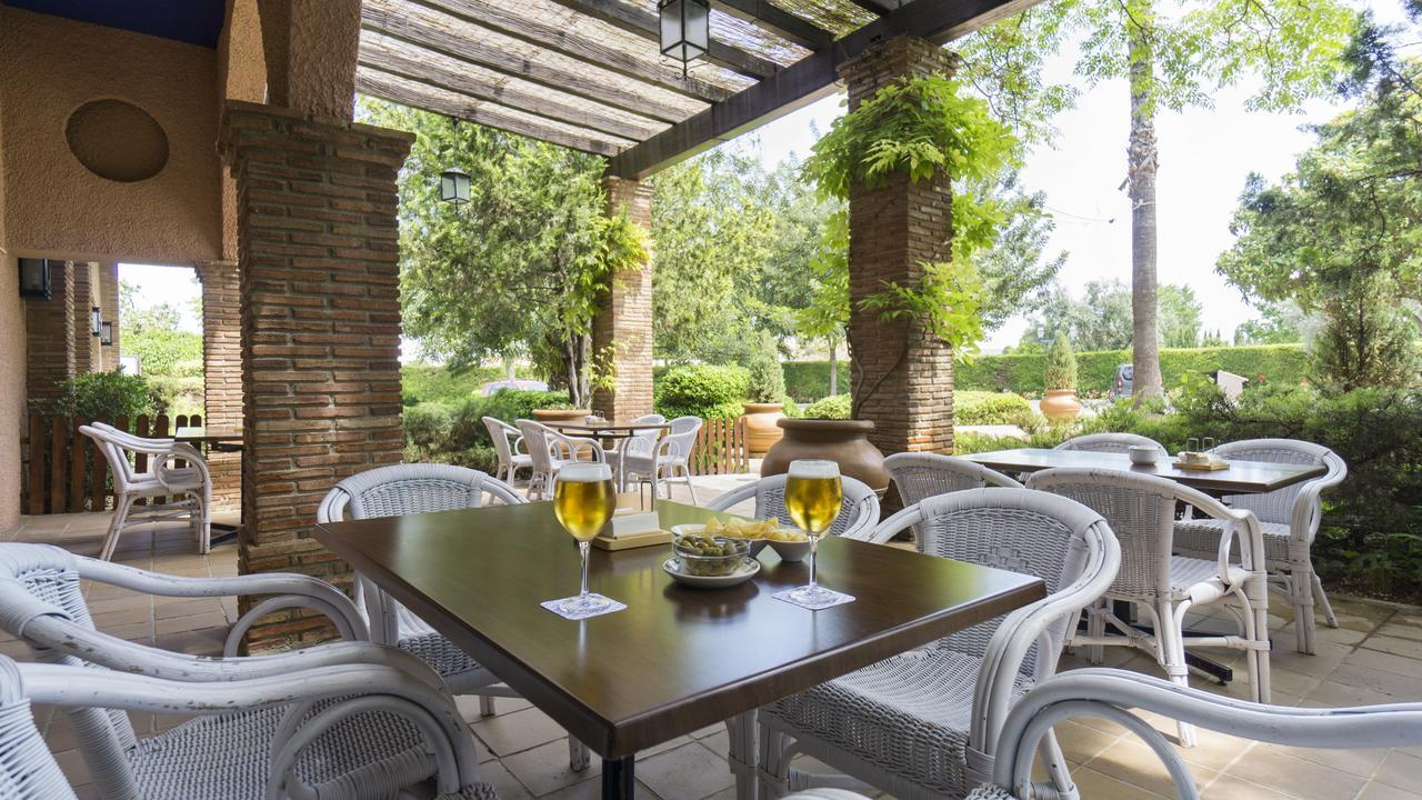 Hotel Fuente Las Piedras Кабра Екстериор снимка