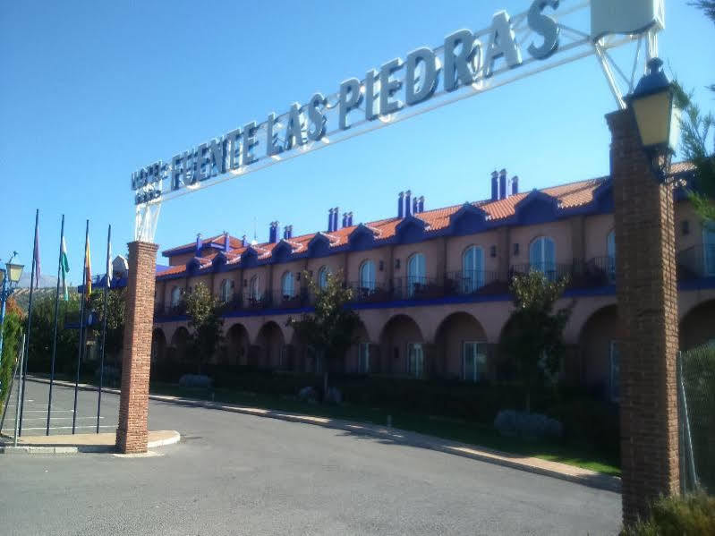 Hotel Fuente Las Piedras Кабра Екстериор снимка