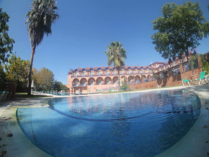 Hotel Fuente Las Piedras Кабра Екстериор снимка