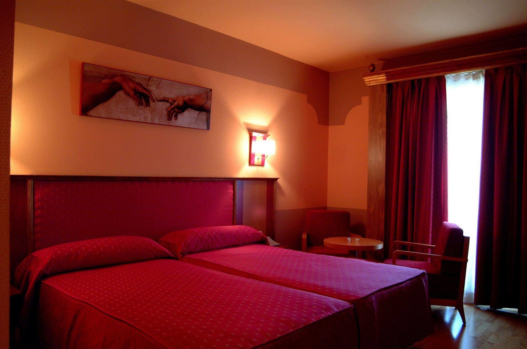 Hotel Fuente Las Piedras Кабра Екстериор снимка