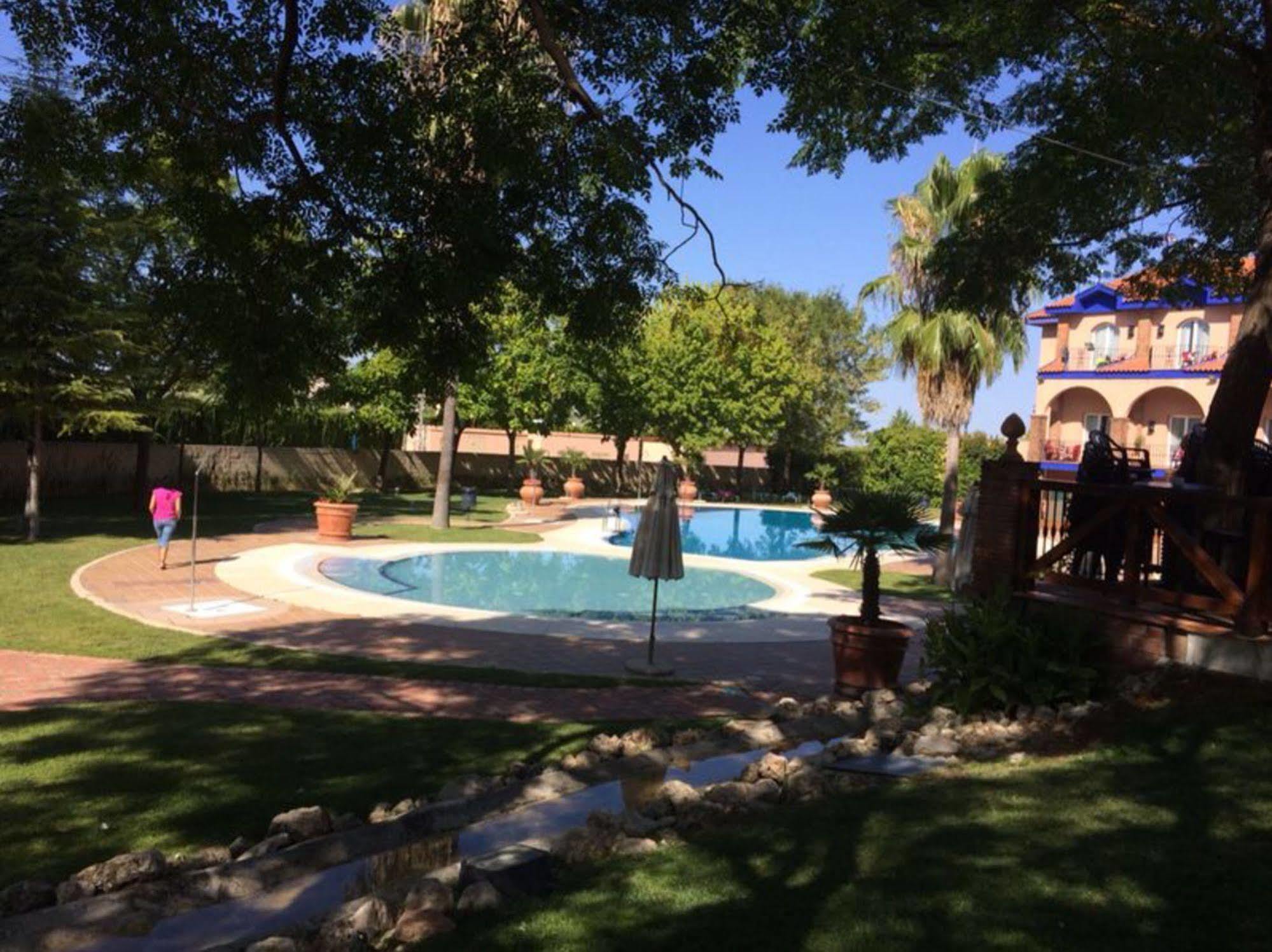 Hotel Fuente Las Piedras Кабра Екстериор снимка